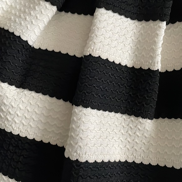 Moschino brand new skirt black white stripe US2 - Picture 7 of 9